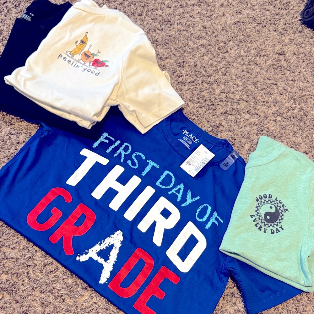 LOT OF 4 BOYS SIZE M (6/7) T-SHIRTS.